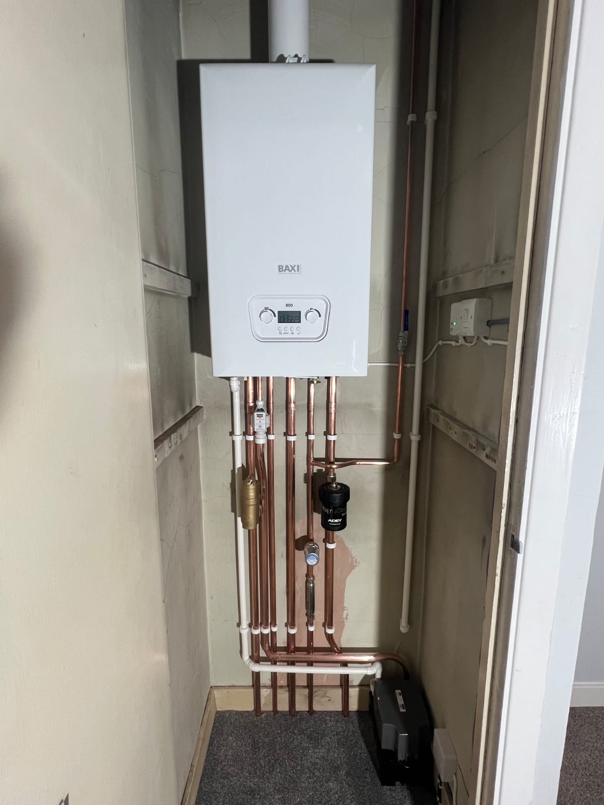 Baxi 800 combi in cupboard